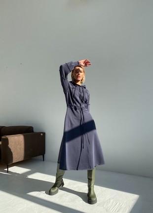 Dress with a hood and a drawstring at the waist is gray