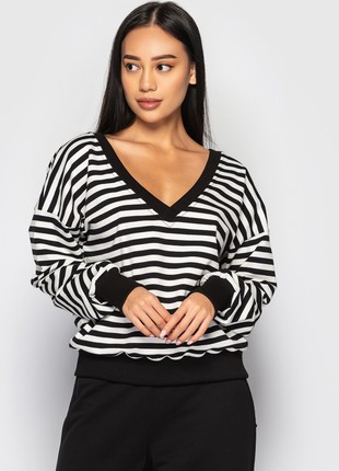 Striped sweatshirt with a neckline and ties on the back1 photo