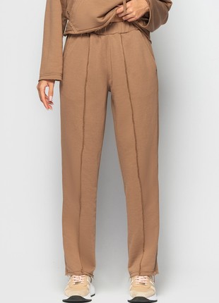 Brown straight trousers with arrows