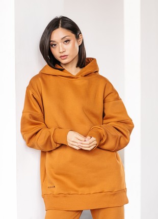 Hoodie with a hood and a decorative seam on the sleeves toffee