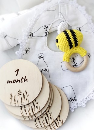 Bee baby shower gift box. Expecting parents present2 photo