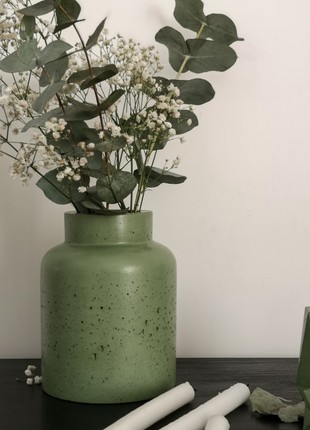 Concrete vase for flowers5 photo