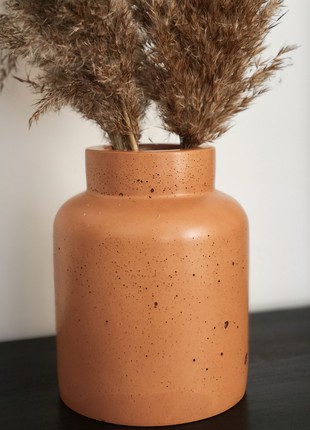 Concrete vase for flowers5 photo