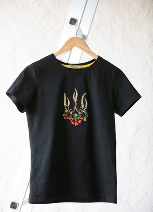 Women's t-shirt with embroidery "Ukrainian tryzub red Kalina" black5 photo