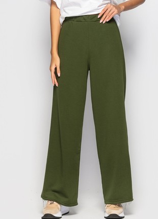 The suit with a cardigan and loose trousers is Green3 photo