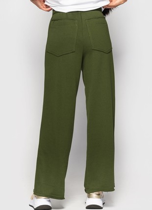 The suit with a cardigan and loose trousers is Green4 photo