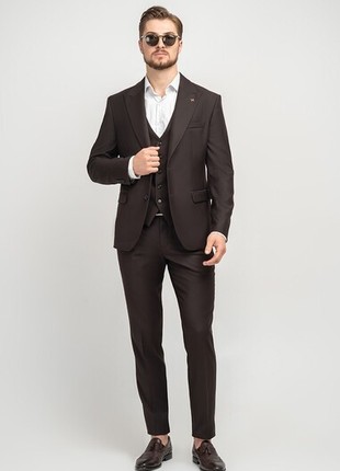 Single-breasted men's brown three-piece suit1 photo