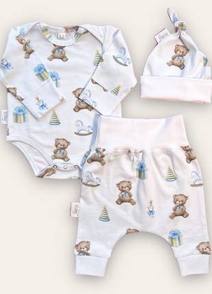 Organic baby set (bodysuit, hat, pants) from momma&kids brand