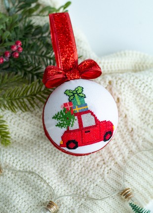 Christmas ball ornament "Car with Christmas tree"