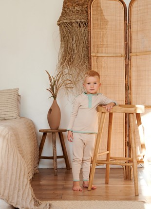 Suite Dambo for a boy (Beige + olive collar)1 photo