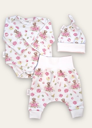 Organic baby set (bodysuit, hat, pants) from momma&kids brand
