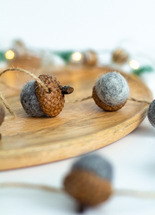 Christmas acorns garland