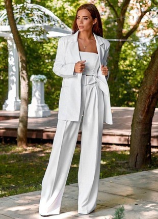 Women's white three-piece suit3 photo