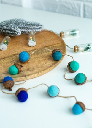 Christmas acorns garland