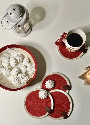 Set  of 4 coasters for a cup and 1 basket4 photo
