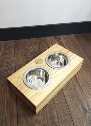 Stand for bowls for cats and dogs made of natural wood S 30x16x7 cm Ash