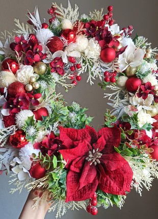 Christmas wreath, wreath on the door