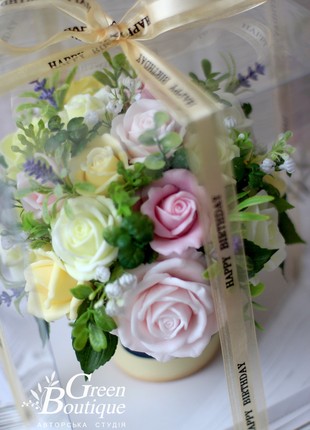 A luxurious interior bouquet of soap roses8 photo