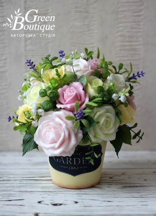 A luxurious interior bouquet of soap roses2 photo