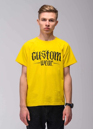 T-shirt yellow Gothic logo Custom Wear