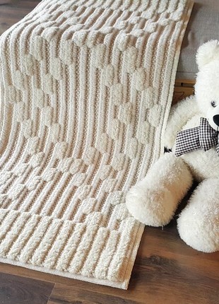 Woven wool rug white-off, Bedside fluffy rug ecru