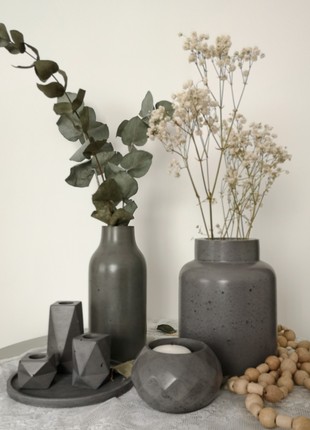 Modern concrete vase5 photo