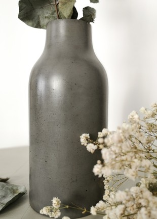 Modern concrete vase6 photo