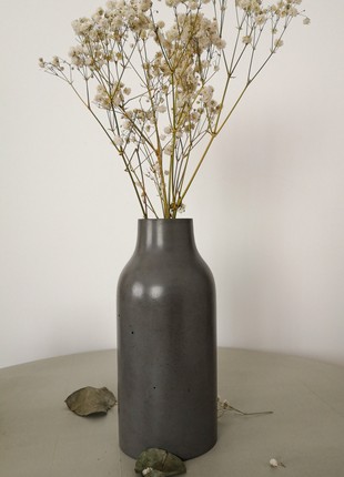 Modern concrete vase7 photo
