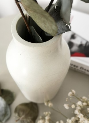 White modern concrete vase7 photo