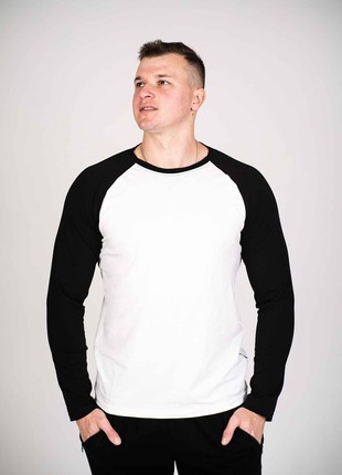 T-shirt Longsleeve white with a black sleeve Custom Wear