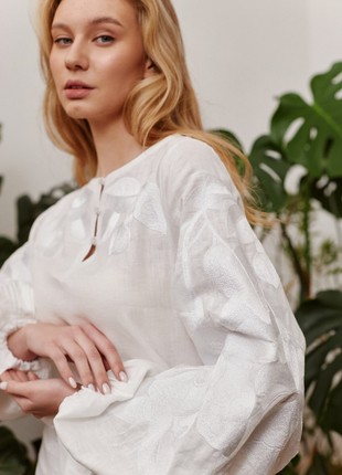 Blouse with white embroidery and belt3 photo