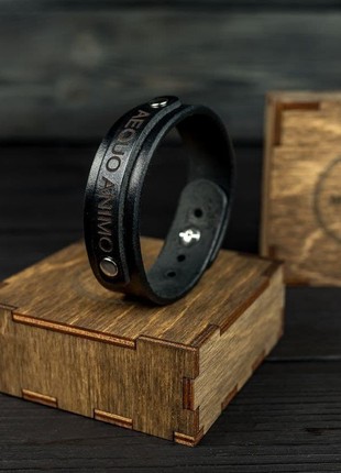 Black leather bracelet with individual engraved plaque