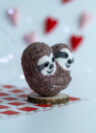 Valentine's Day gift Wool sloths on a wooden stand10 photo