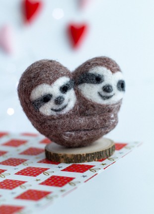 Valentine's Day gift Wool sloths on a wooden stand3 photo