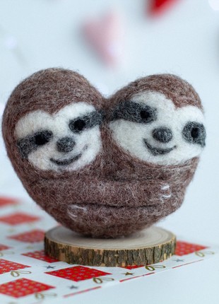 Valentine's Day gift Wool sloths on a wooden stand4 photo