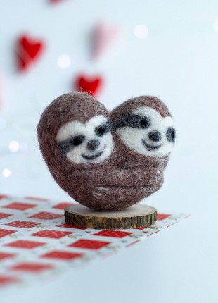 Valentine's Day gift Wool sloths on a wooden stand6 photo