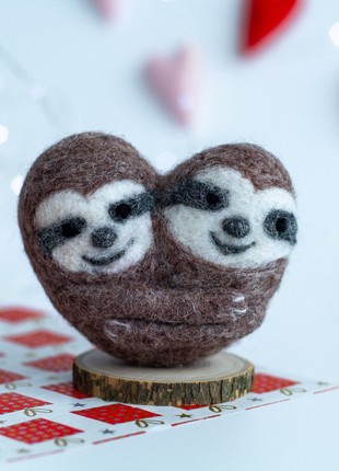 Valentine's Day gift Wool sloths on a wooden stand9 photo