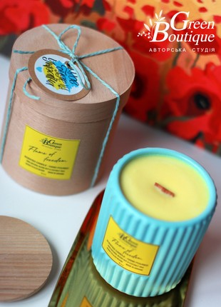 Natural Soy Candle Flame of freedom (size L)10 photo