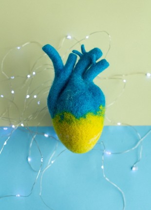 Anatomical heart "With Ukraine in the heart" in the color of the Ukrainian blue-yellow flag1 photo
