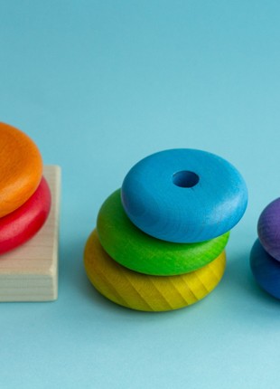 Montessori ring stacker Wooden Pyramid2 photo