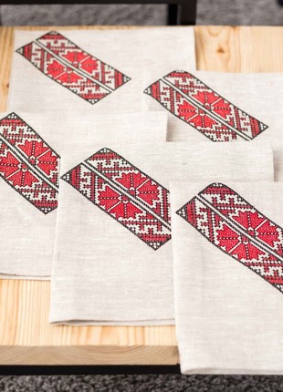 Embroidered napkins HISTROV white with a red pattern 5 pcs