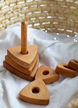Wooden pyramid5 photo