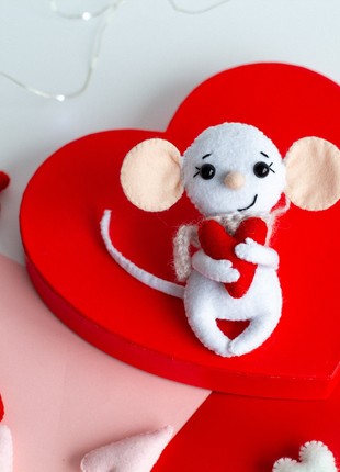 Valentine's Day gift Mouse with a heart2 photo