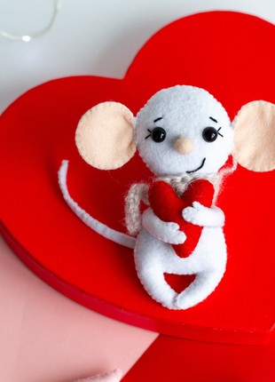 Valentine's Day gift Mouse with a heart