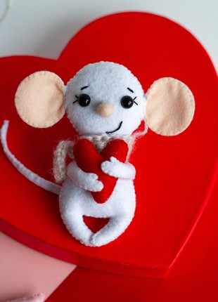 Valentine's Day gift Mouse with a heart4 photo