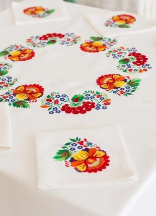 Tablecloth with petrikovka and 6 napkins included HISTROV 140×140 White