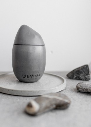 Exclusive soy wax scented candle in concrete "FREE" by DEVINA