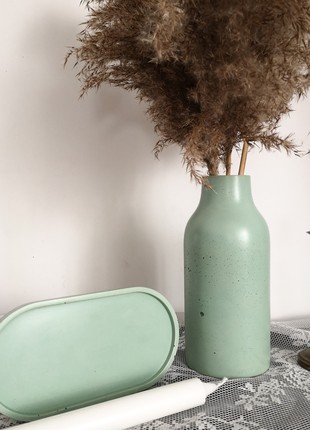 Modern concrete vase6 photo