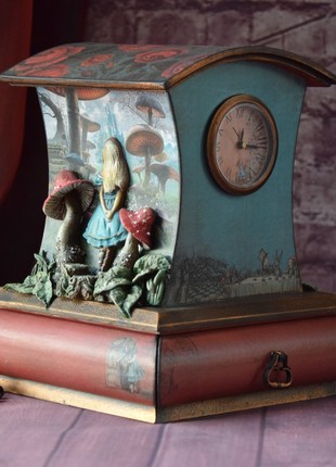 Alice in Wonderland mantel clock - mini chest of drawers6 photo