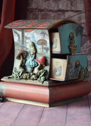 Alice in Wonderland mantel clock - mini chest of drawers8 photo